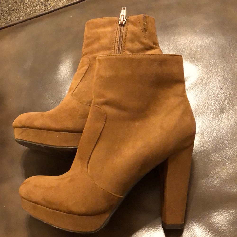 MOSSIMO SUPPLY BROWN SUEDE WOMEN BOOTS SIZE 7 excellent condition